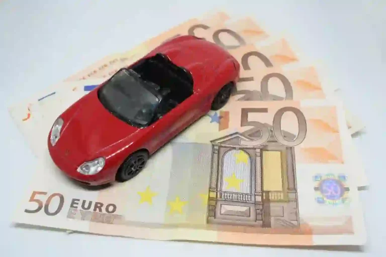 RC Auto aumento 2026: Stangata del 12,5% assicurazione auto